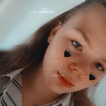 Babysitter in Plouvorn: Elyse