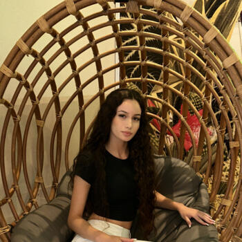 Babysitter Batumi: Eduarda