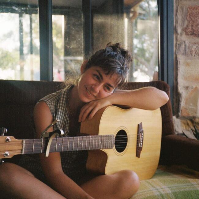 Babysitter in Torquay: Thea