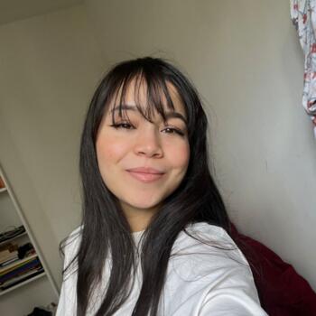 Babysitter in Paris: Hajar