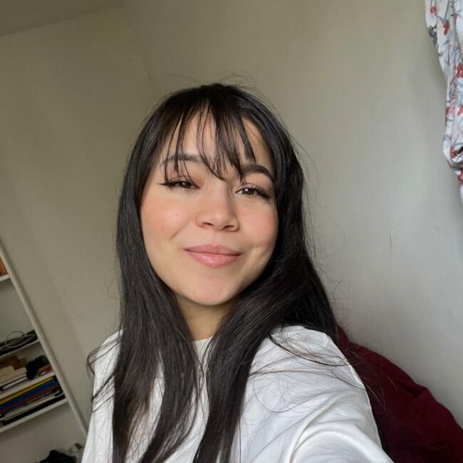 Babysitter in Paris: Hajar