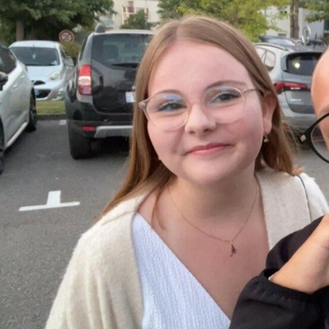 Babysitter in Talmont-Saint-Hilaire: Amy