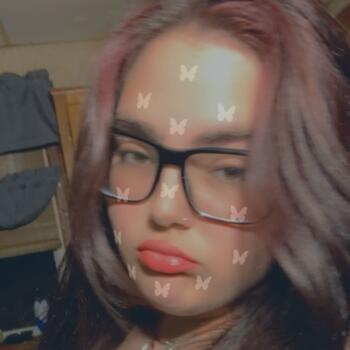 Babysitter in Fall River: Destinie