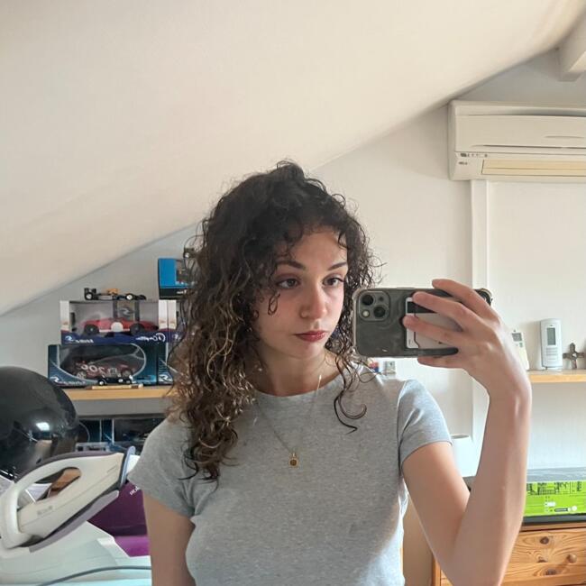 Babysitter in Lisses: Lydia