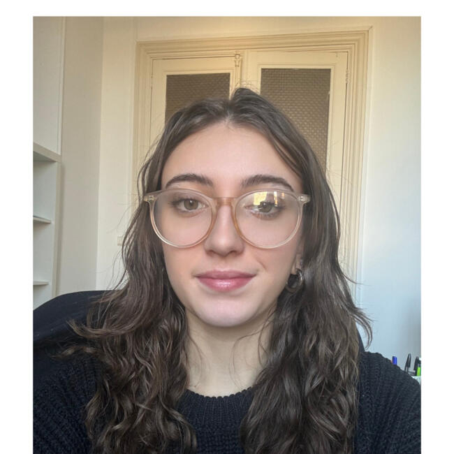 Babysitter in Cornebarrieu: Lola