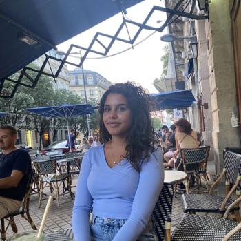 Babysitter in Ambarès-et-Lagrave: Sarah