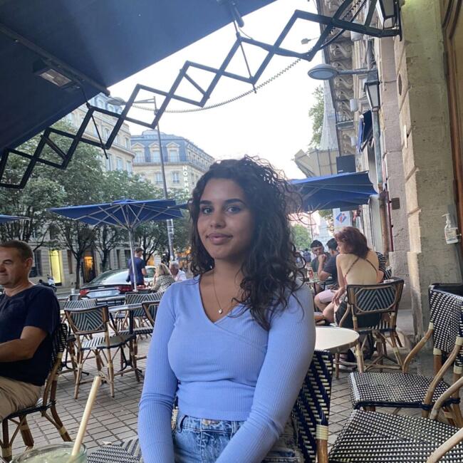 Babysitter in Ambarès-et-Lagrave: Sarah