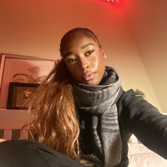 Babysitter in Bedford: Dávynn