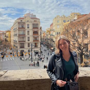 Babysitter Komenda: Tinkara