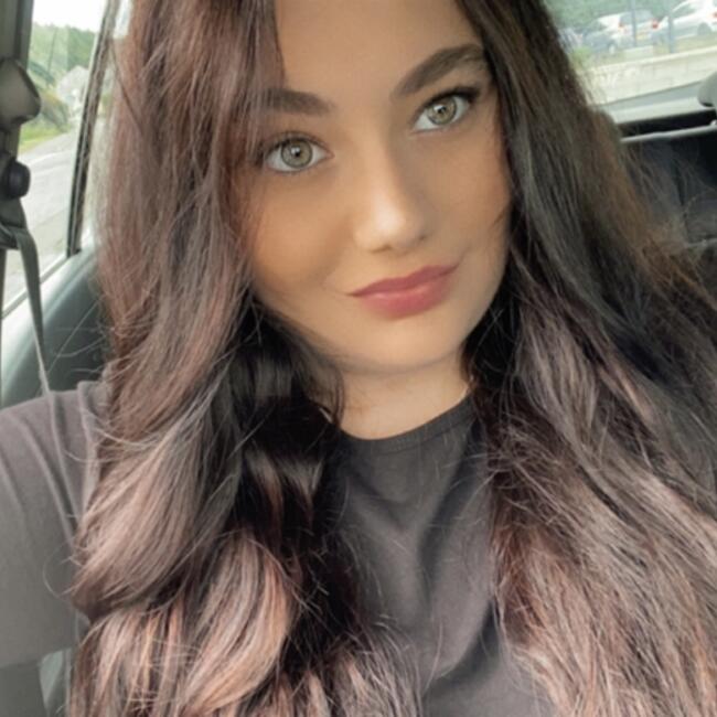 Russange的保母: Laura