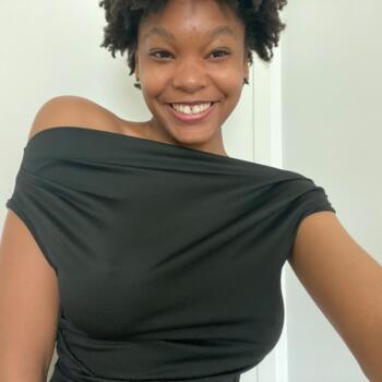 Babysitter in New York: Kayla