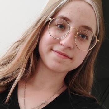 Babysitter in Coventry: Nora