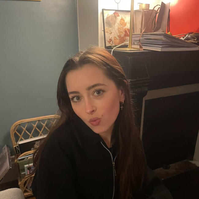 Babysitter in Sainte-Colombe-près-Vernon: Noa