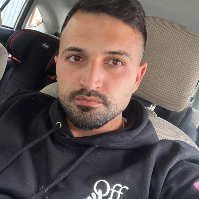 משרת בייביסיטר ב- ירושלים: תומר