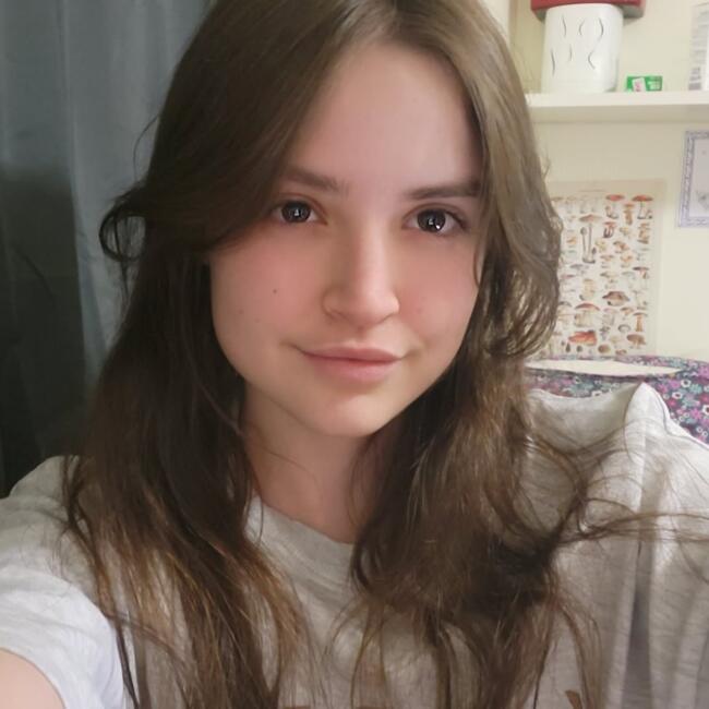 Babysitter in Adelaide: Naomi