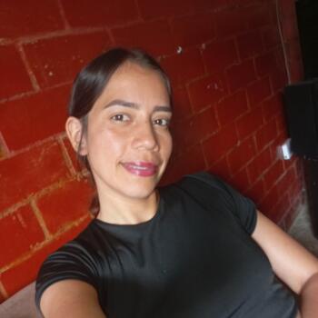 Babysitter in Santiago de Cali: NIYERETH ANDREA