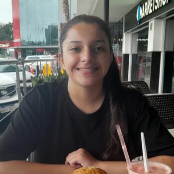 Babysitter in Asunción: Laura