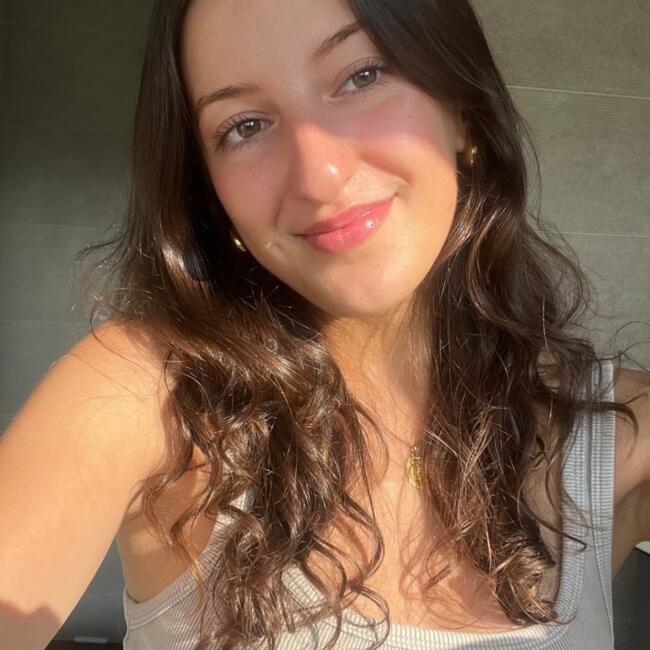 Babysitter in Talence: Axelle