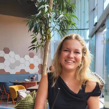 Babysitter in Vienna: Laura