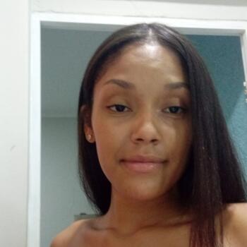 Babysitter in Araraquara: Emily