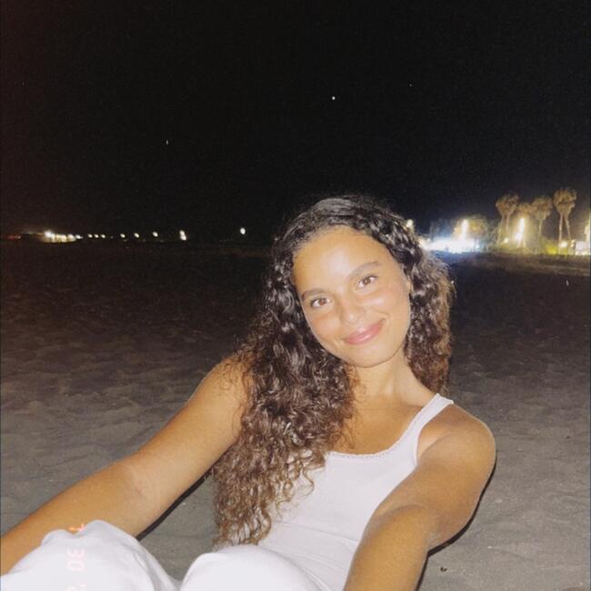 Babysitter in Rodilhan: Kahina