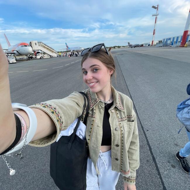 Babysitter in The Hague: Eline