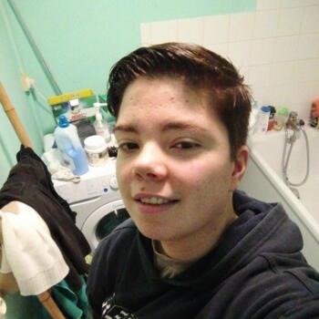 Babysitter in Saint-Florent-sur-Cher: Coralie