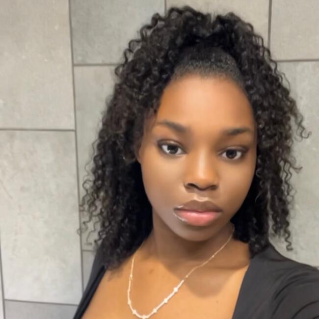 Babysitter in Vieux-Saint-Laurent: Sharon-Rose