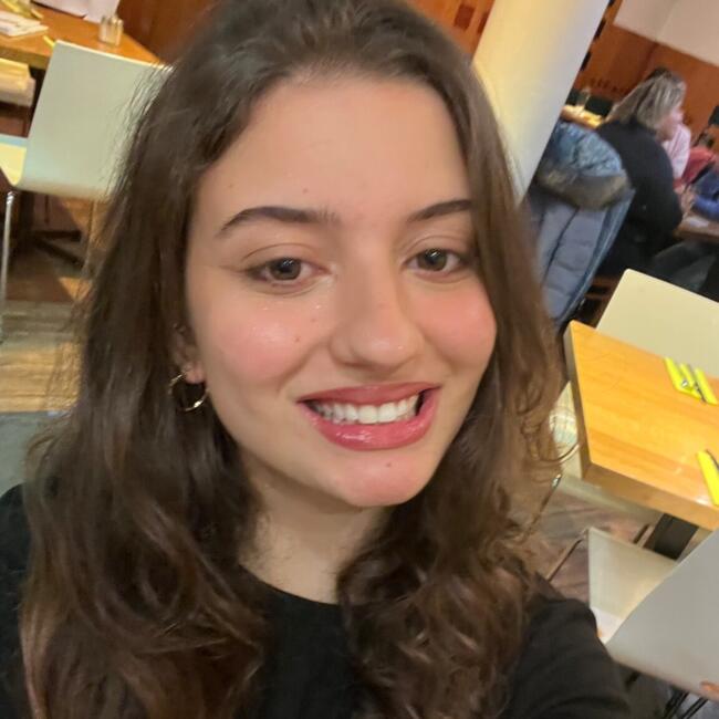 Babysitter em Lisboa: Luiza