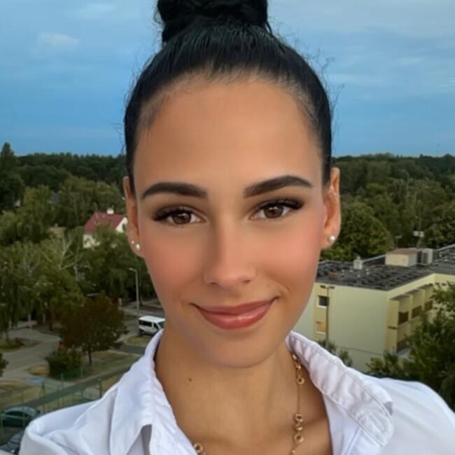 Babysitter in Budapest: Evelin