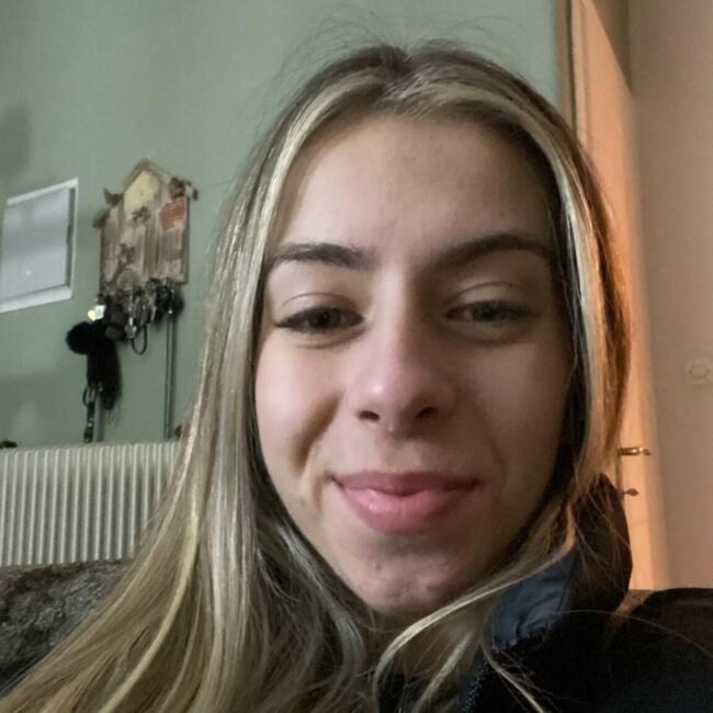 Nanny in Néoi Epivátes: Δημητρα