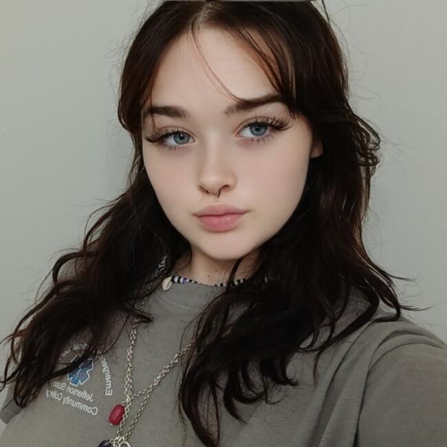 Babysitter in Birmingham: Ava