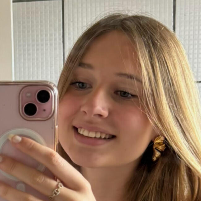 Babysitter in Notre-Dame-de-Bondeville: Olivia