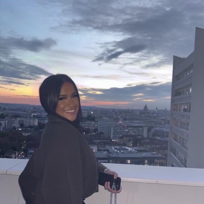 Babysitter in Paris: Manal