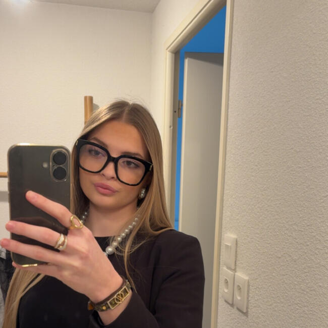 Babysitter in Pujols: Camille