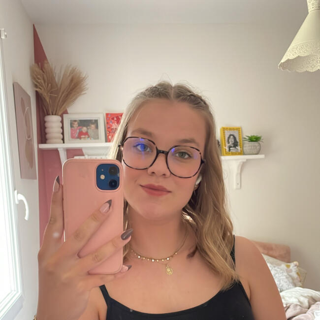 Babysitter in Rouans: Zoé