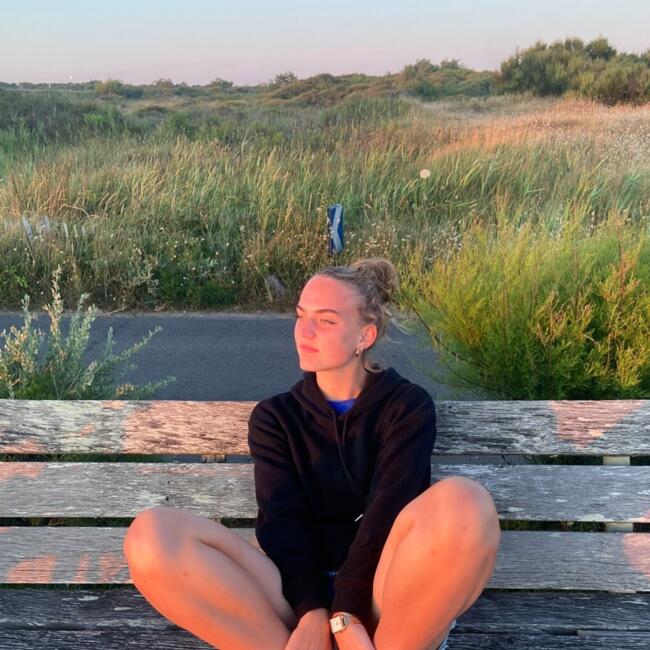 Babysitter in Aigné: Adele