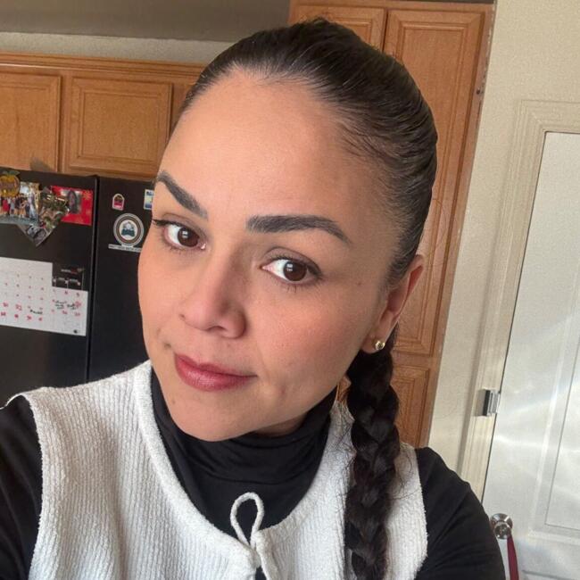 Babysitter in Chicago: Mayra
