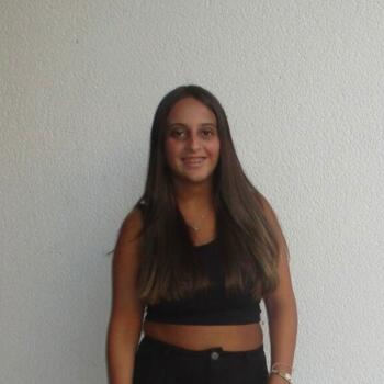 Babysitter in Guimarães: Mara