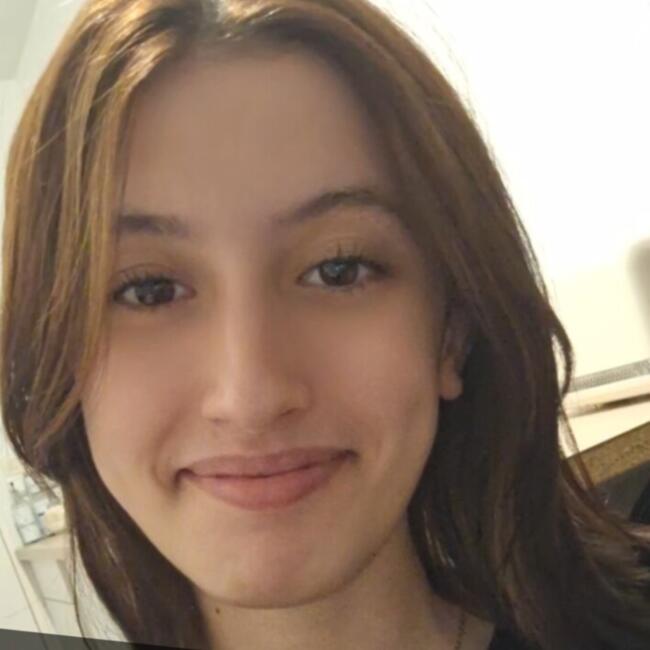 Babysitter in Marseille: Lina