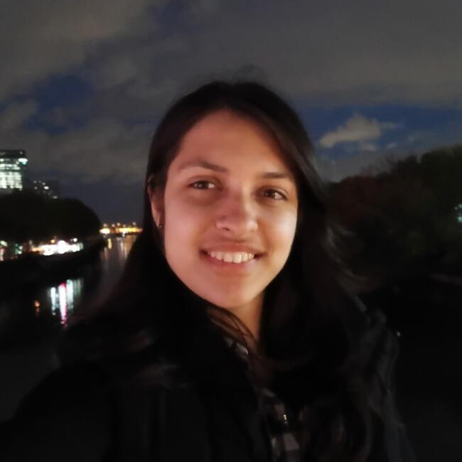 Babysitter in Puteaux: Riya