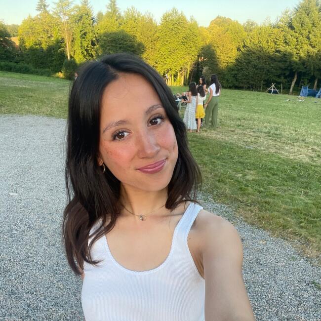 Babysitter in Courbevoie: Léana