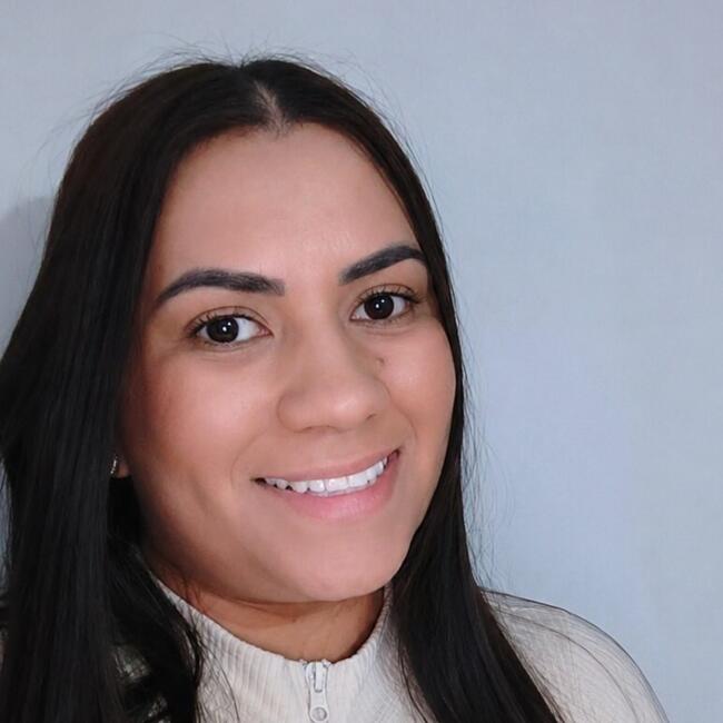 Babysitter in Embu das Artes: Helen