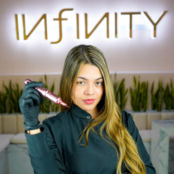 Babysitter in Cartago: Karen