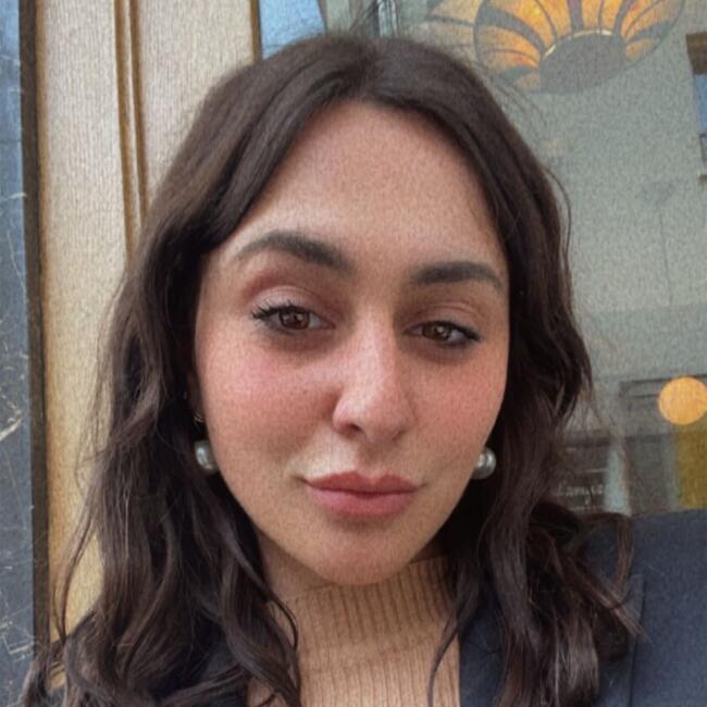 Babysitter in Paris: Lozana