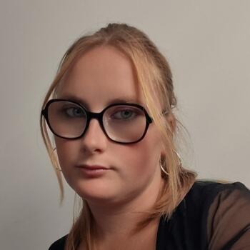 Babysitter in Oisemont: Kelly