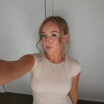 Babysitter in Wollongong: Hollie