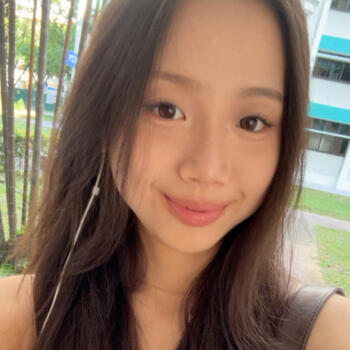 Babysitter in Singapore Island: Emily
