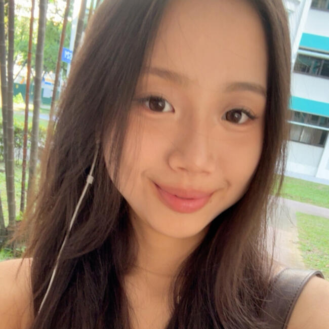 Babysitter in Singapore Island: Emily