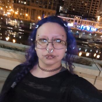 Babysitter in Chicago: Emily